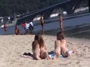 Нудизм на пляже задница com ua